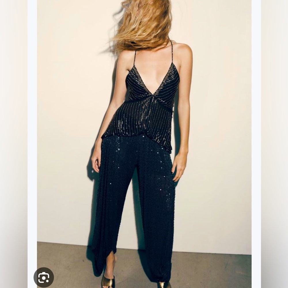 NWT LIMITED EDITION ZARA LINGERIE STYLE TOP
BLACK AND GOLD